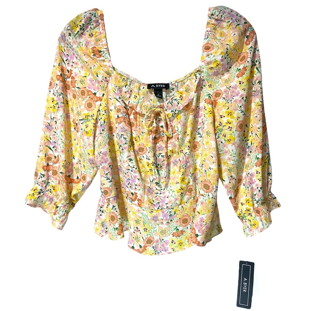 Pretty floral blouse new with tags